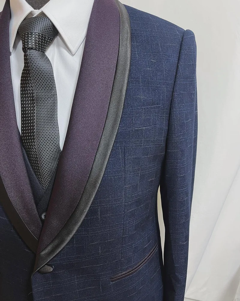 Formal lapel detailing